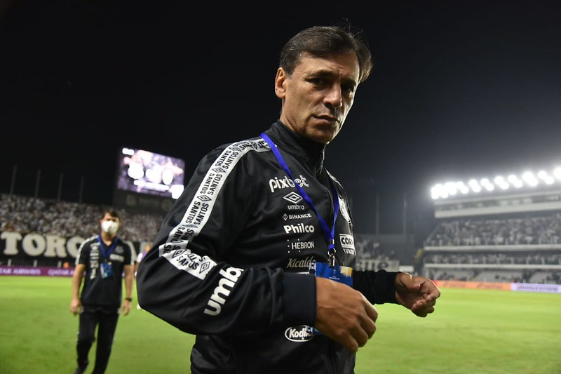 Fabián Bustos é demitido do Santos após eliminação na Sul-Americana Ivan Sorti/Santos FC