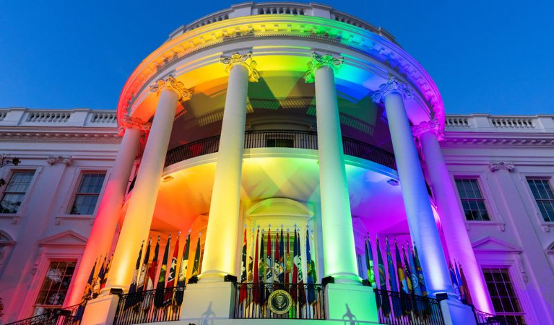 Joe Biden sanciona lei que protege casamento LGBT nos Estados Unidos 