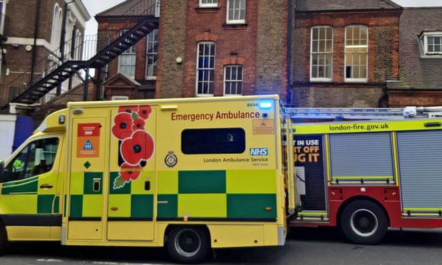 Imagem da fachada da escola onde houve o desabamento Divulgação/Brigada de incêndio de Londres