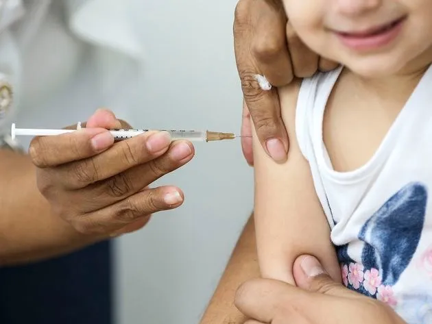 Painel independente do FDA, agência de saúde dos EUA, vota por liberar vacina contra Covid-19 em crianças entre 5 e 11 anos