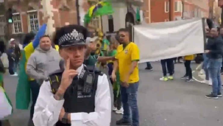 Polícia de Londres protege ambientalistas contra apoiadores de Bolsonaro