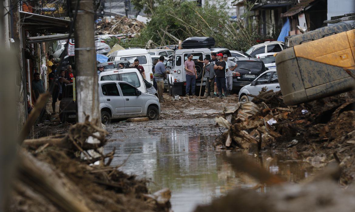 Temporais que assolaram a cidade de Petrópolis, no início do ano, levantaram a preocupação Fernando Frazão/Agência Brasil