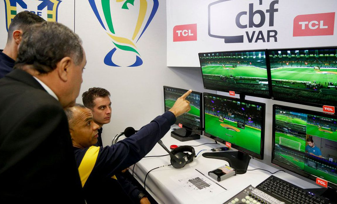 Também vão ser feitos treinamentos para membros do VAR.  Foto: Divulgação/CBF