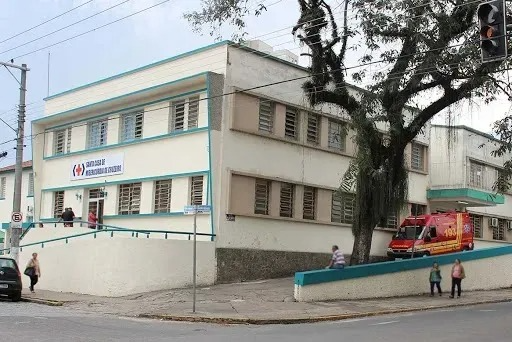 Homem é morto com tiro nas costas em condomínio de Cruzeiro Reprodução/Santa Casa Cruzeiro