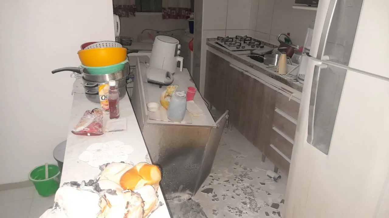 Cozinha ficou destruída