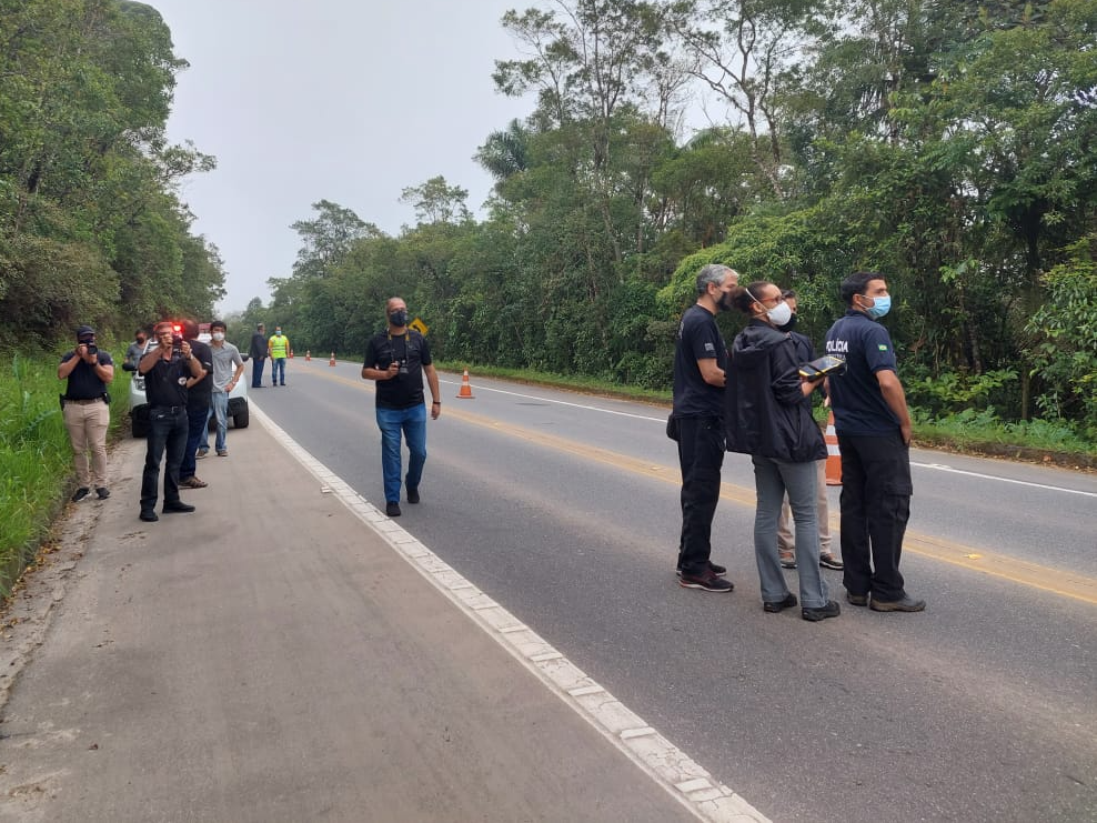 Polícia Científica está no local do acidente no KM 75 Juliana Sever/TV Band Vale 