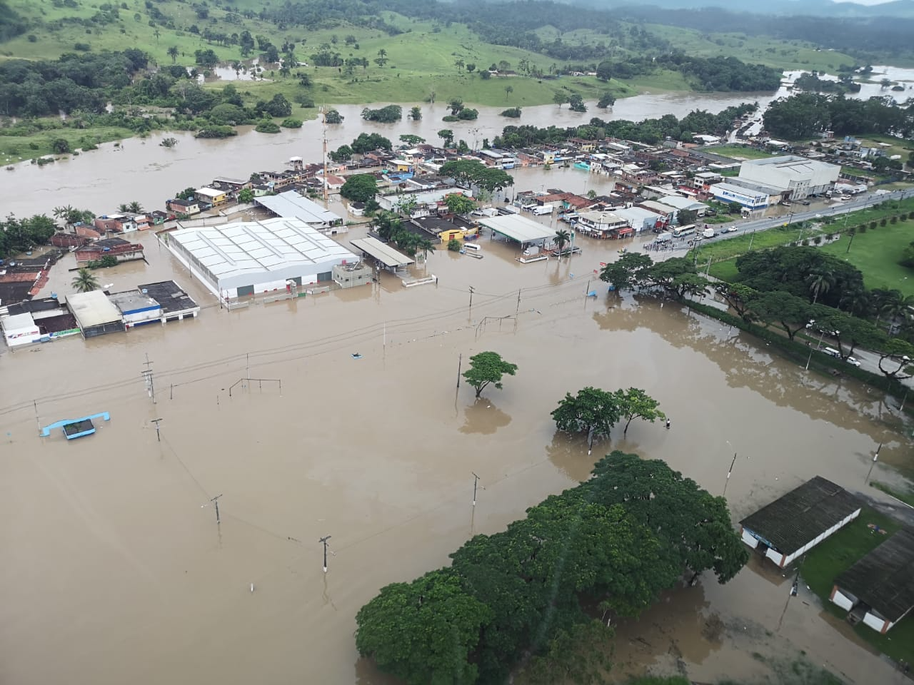 Sobe para 26 o número de mortos pelas enchentes na Bahia