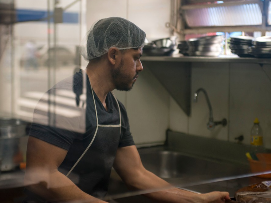 Band define volta de Pesadelo na Cozinha com episódio que viralizou na  internet