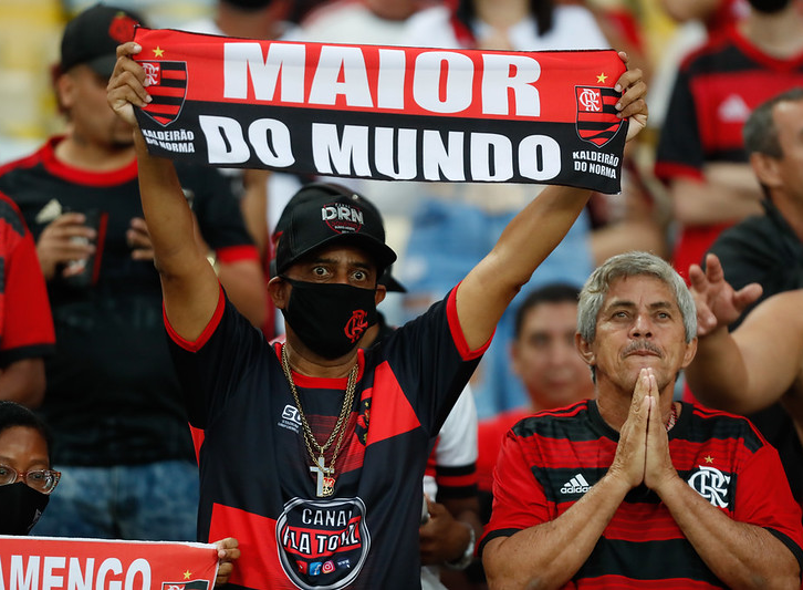 Torcida do Flamengo acreditando no tricampeonato brasileiro Gilvan de Souza