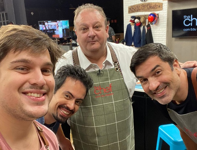 Jacquin cozinha com Edu Guedes no The Chef Reprodução