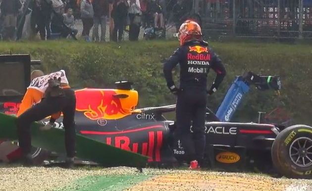 Verstappen foi o mais rápido da sexta-feira, mas bateu no fim do treino Divulgação/Twitter/Fórmula 1