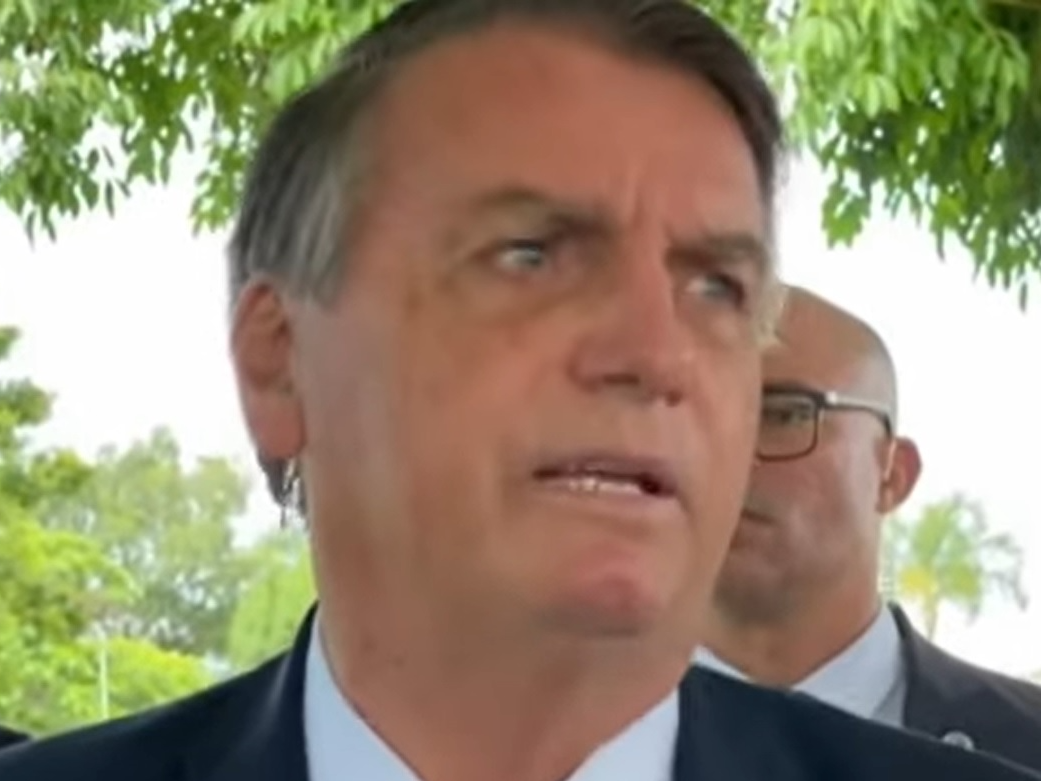 Bolsonaro nega interferência no Enem, mas diz que prova "está mudando"