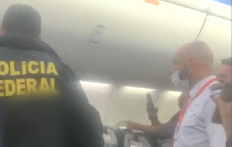 Passageiro surta e quebra poltrona de avião que ia de São Paulo a Recife
