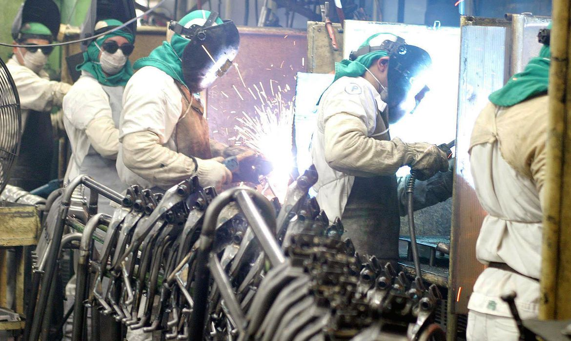 Produção industrial segue abaixo de níveis pré-pandemia. Foto: Agência Brasil