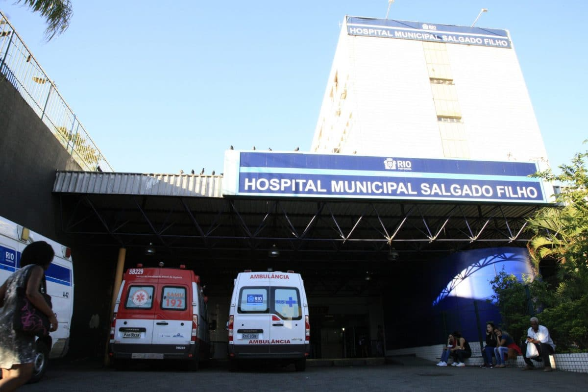 O jovem está internado em estado grave no Hospital Municipal Salgado Filho Divulgação/Prefeitura do Rio