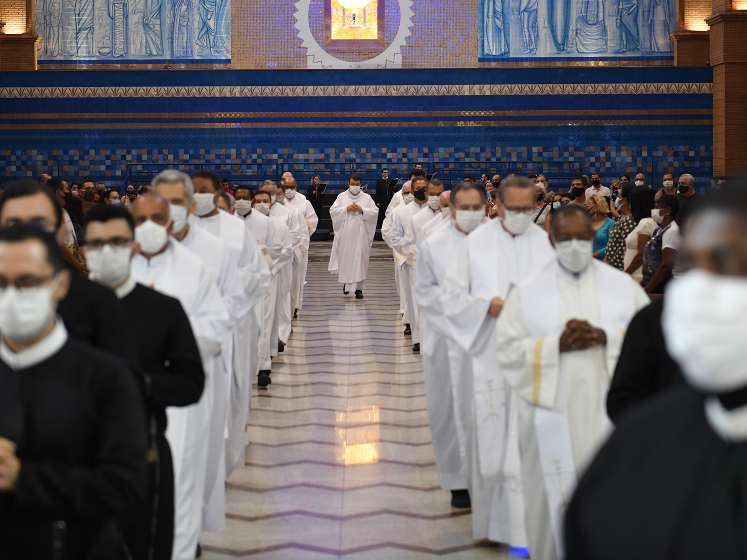 Santuário Nacional de Aparecida volta a receber devotos durante às celebrações deste domingo Reprodução