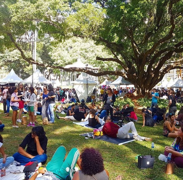 Evento foi um sucesso na última edição, reunindo pessoas na grama e em mesas  Divulgação