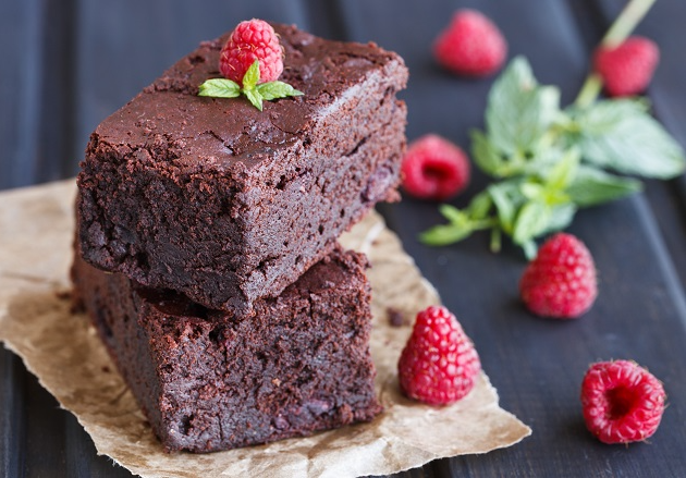 Bolo de chocolate cremoso da Carole Crema não leva fermento  Envato Elements