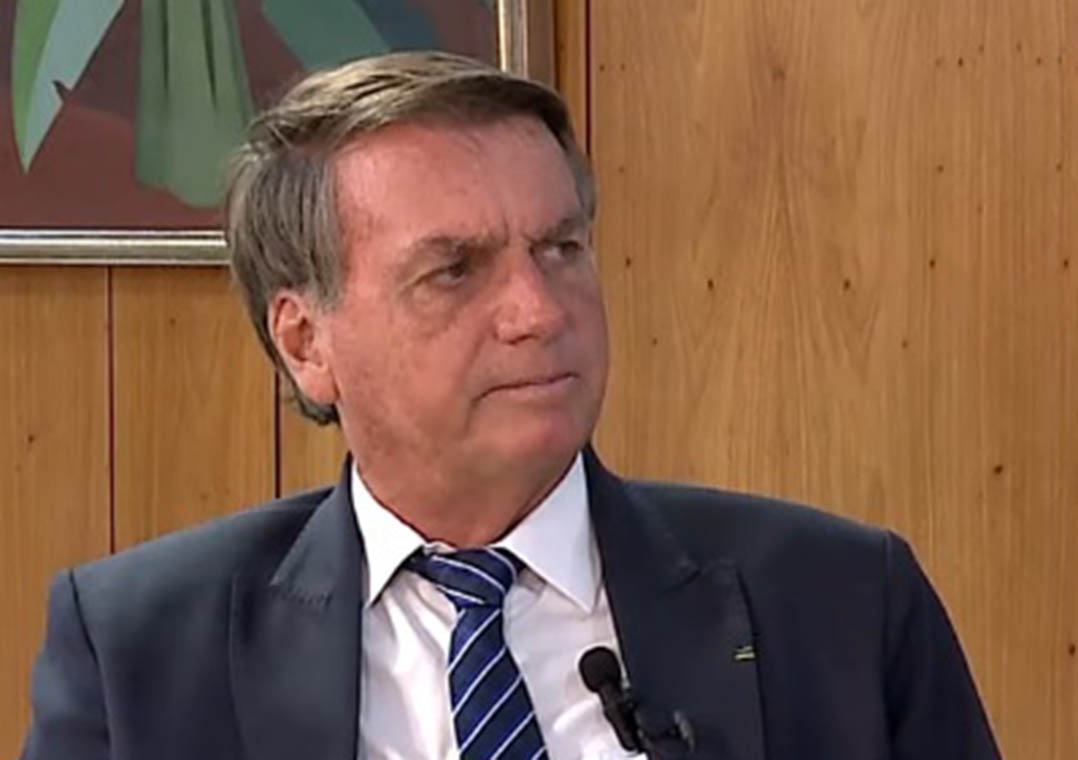  Bolsonaro diz que pode criar três ministérios se for reeleito 