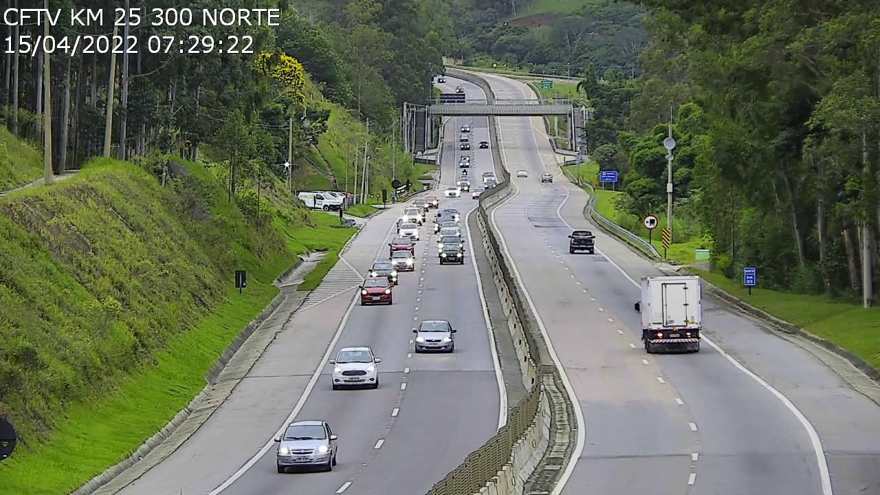 Tráfego sentido litoral é intenso na manhã desta sexta, 15 de abril Divulgação/Rodovia dos Tamoios