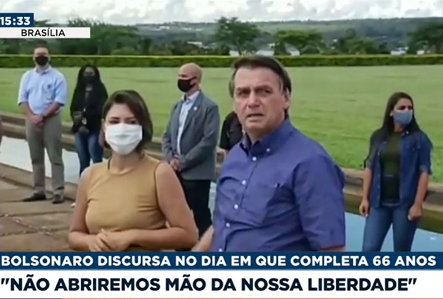 Bolsonaro discursa para apoiadores e diz que “só Deus o tira da presidência” 