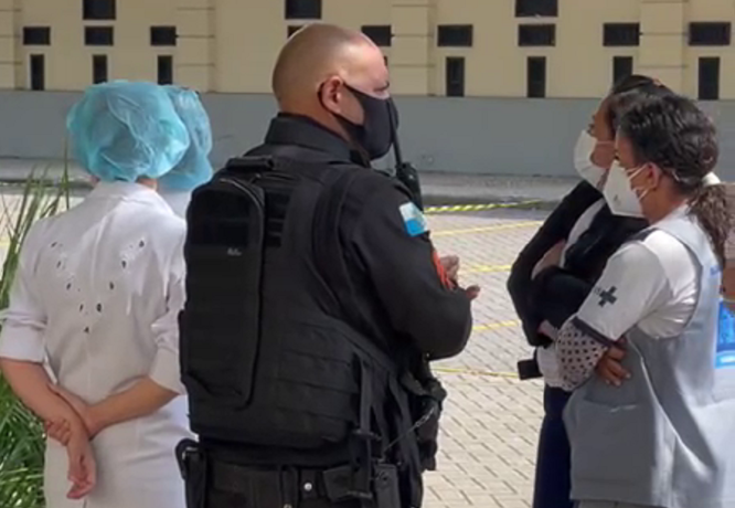 Enfermeira é levada para delegacia por se recusar a vacinar promotor fora do grupo prioritário BandNews FM Rio