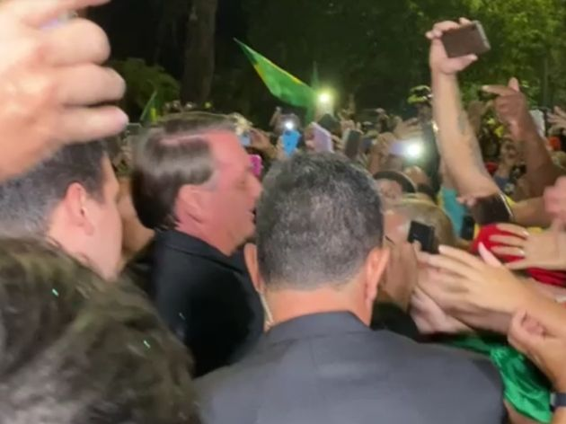 Bolsonaro desembarca em BH e participa de evento ao lado de Zema
