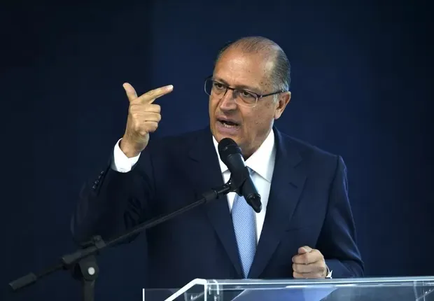 Alckmin decide se filiar ao PSB; cerimônia será na quarta (23)