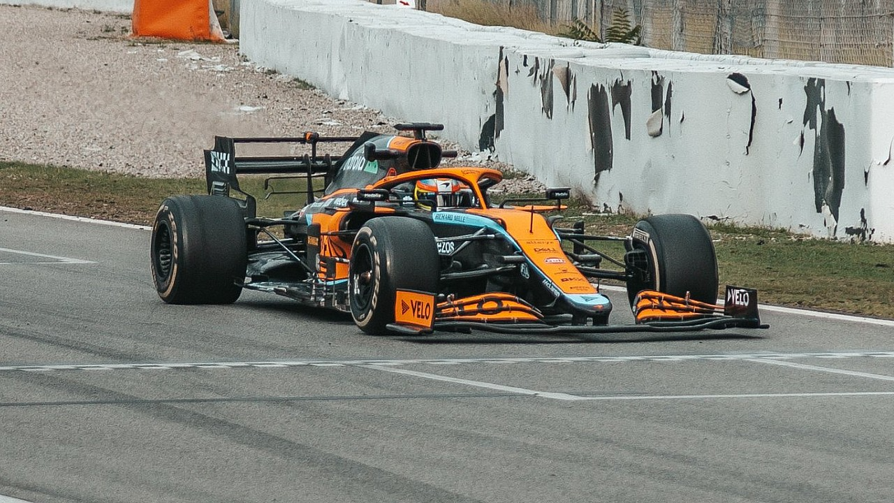 Álex Palou (foto) e Pato O'Ward cumpriram agendas após testes com o carro de 2021 do time McLaren F1