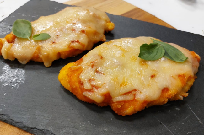 Parmegiana de frango expresso | Band Receitas