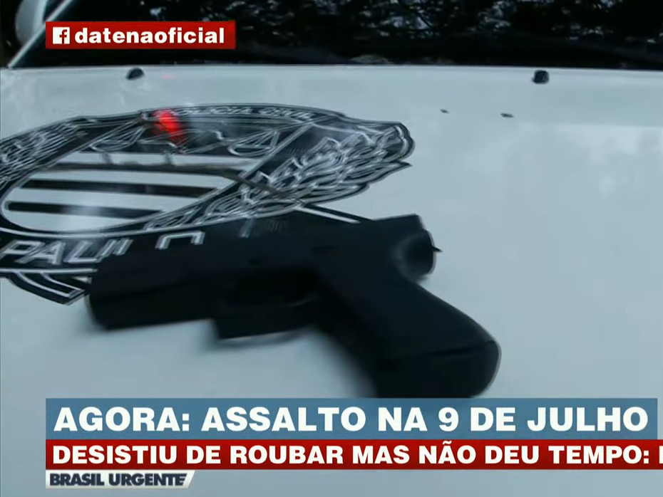 Suspeito foi apreendido com uma arma de fogo falsa; polícia busca a vítima Reprodução