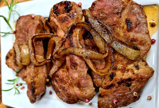 Bife de copa-lombo acebolado | Band Receitas