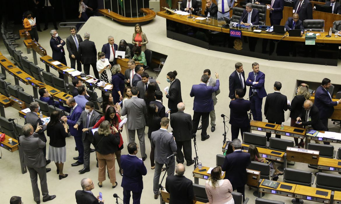 Para ser aprovada no Plenário, PEC precisa de pelo menos 308 votos Foto: Fabio Rodrigues Pozzebom/Agência Brasil