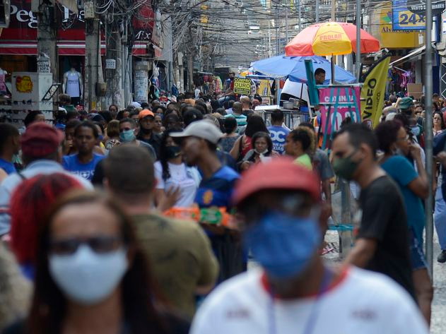 Metade da população brasileira completa a imunização contra a Covid-19 Foto: Agência Brasil