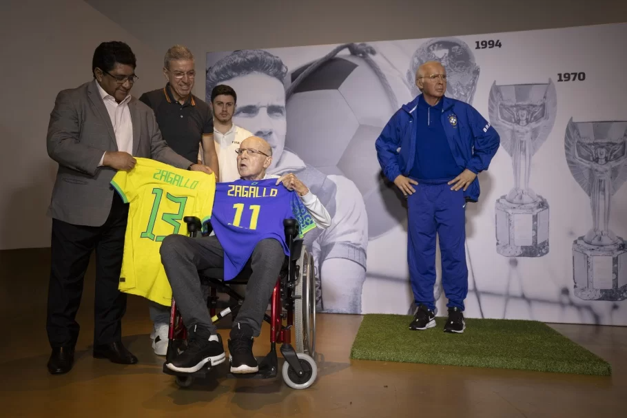 Zagallo não conteve a emoção ao falar de sua trajetória campeã Lucas Figueiredo/CBF