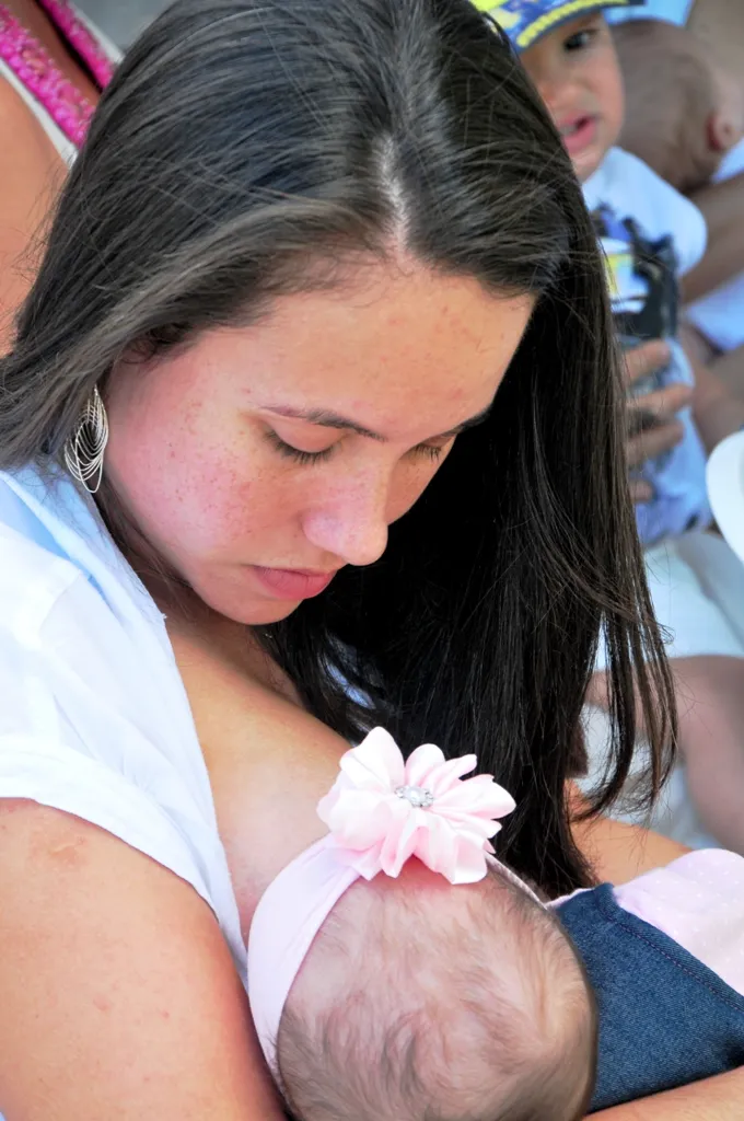 'Hora do Mamaço' é promovida para incentivar o aleitamento materno em Caraguá
