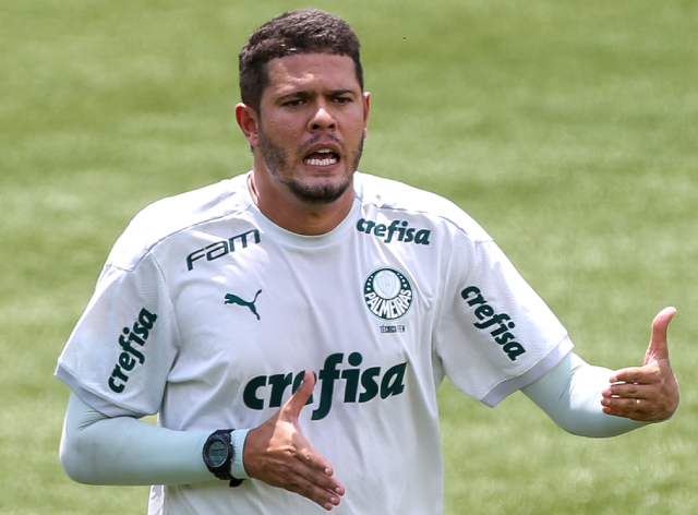 Hoffmann Túlio, treinador do Palmeiras feminino, em treino no CT Fabio Menotti/Palmeiras