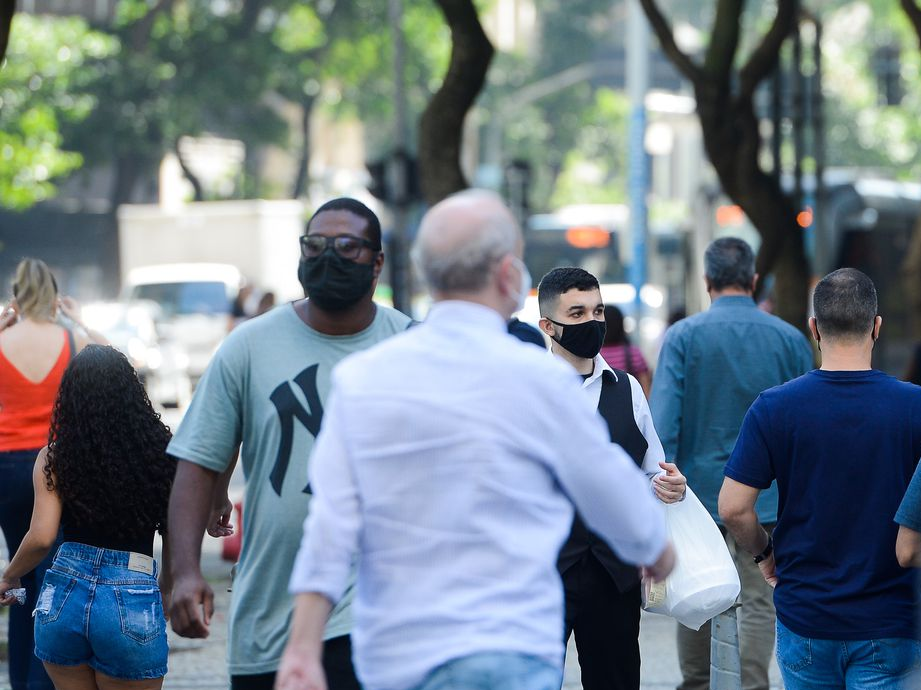 O uso de máscara de proteção facial e o distanciamento social em eventos-teste realizados no Rio de Janeiro não vão ser mais obrigatórios. Foto: EBC