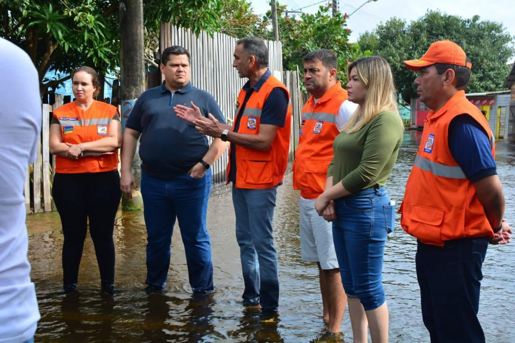 Waldez e Alcolumbre em visita em Laranjal do Jari e Vitória do Jari Foto: Divulgação