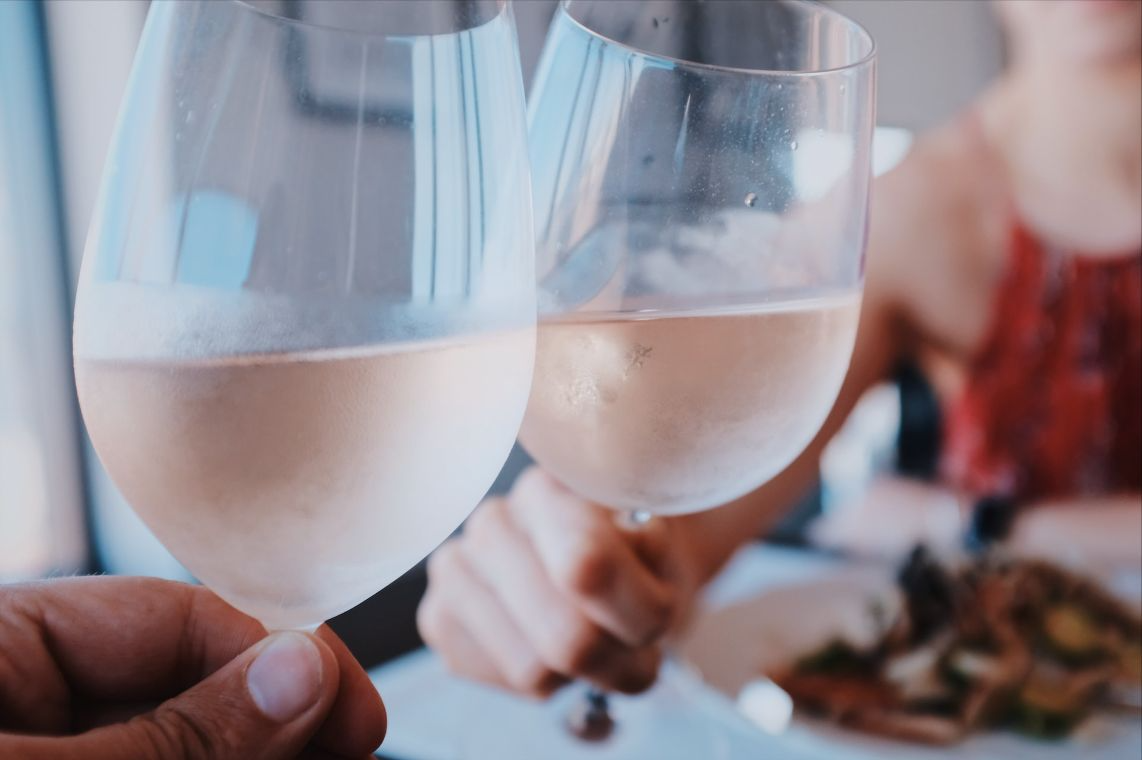 Vinho rosé: veja 4 sugestões para servir em ocasiões especiais Unsplash