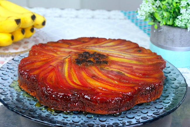 Bolo de banana caramelizada