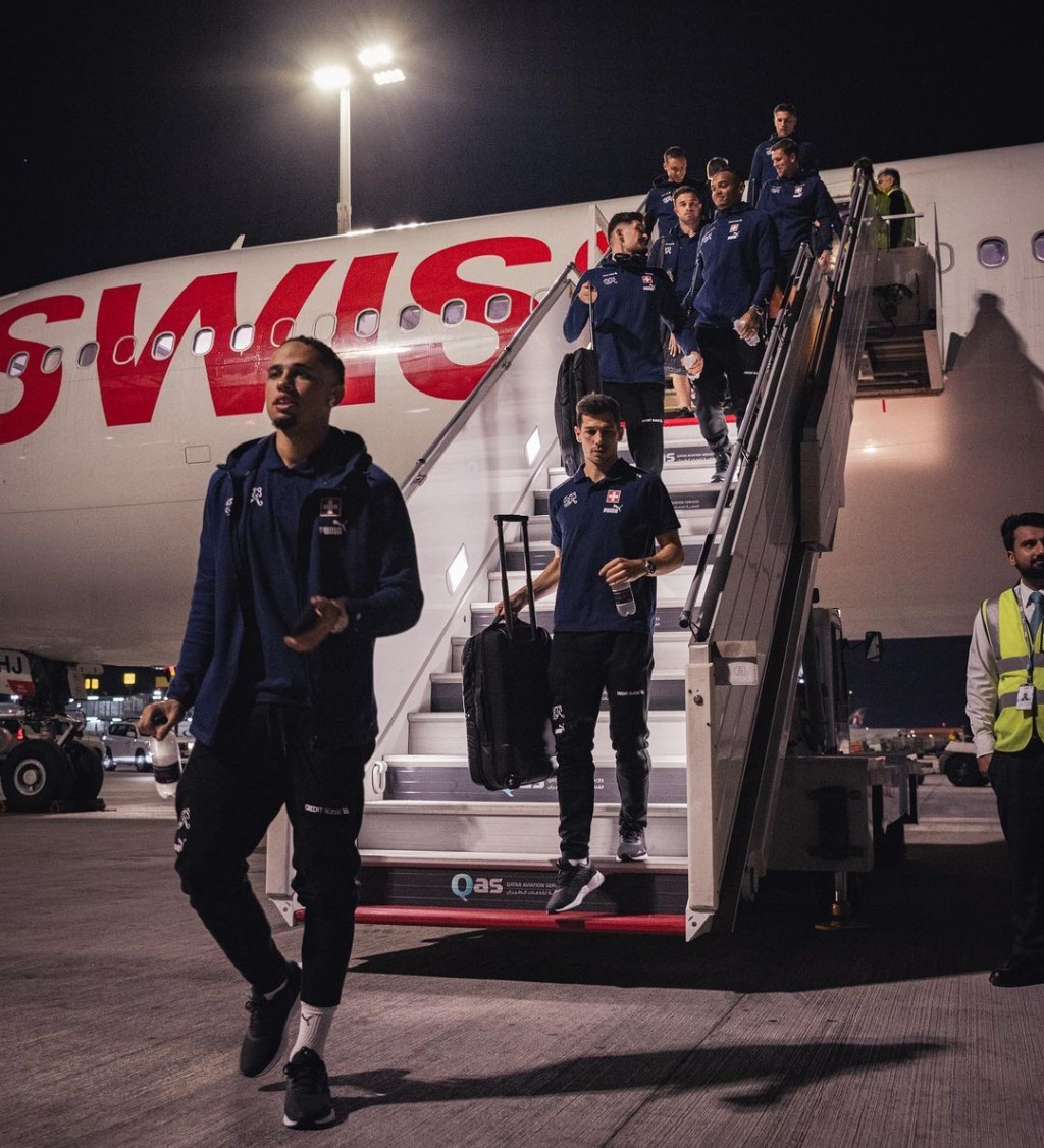 Suíça desembarca no Catar; time é adversário do Brasil na segunda rodada da Copa. Foto: Confederação de Futebol da Suíça