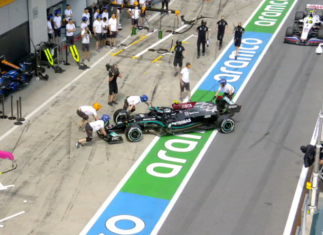 Bottas roda no pit-lane do Red Bull Ring Divulgação/Twitter/Fórmula 1