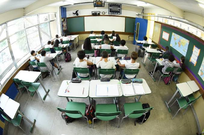 Alunos em sala de aula  Divulgação/Prefeitura do Rio