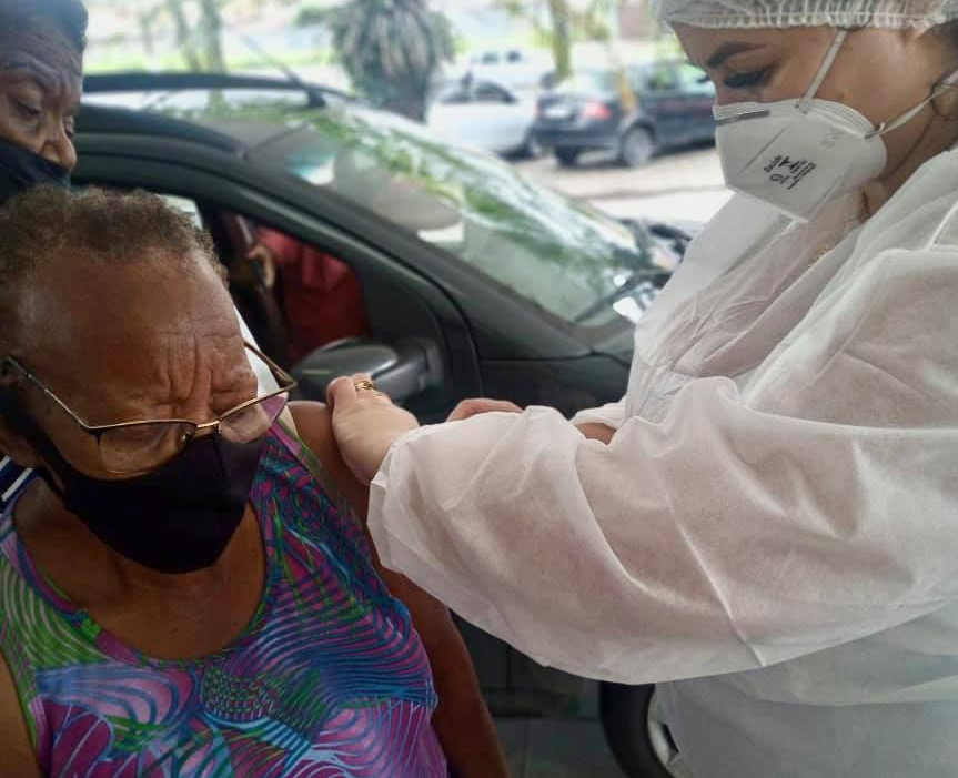 Vacinação em Cruzeiro para idosos com 67 anos acontece no ARE Divulgação / Prefeitura de Cruzeiro