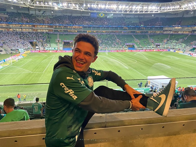 Norris foi com tênis verde ao Allianz Parque torcer pelo Palmeiras