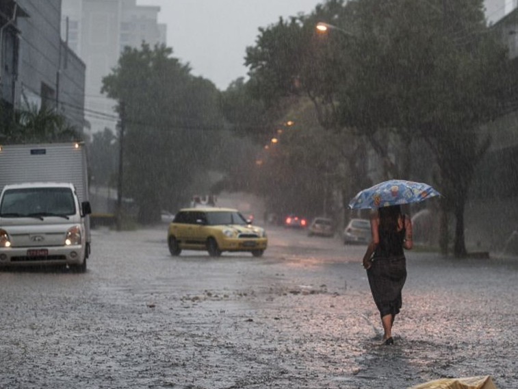 A forte chuva que atingiu o estado do Espírito Santo ao longo do feriado prolongado de Nossa Senhora Aparecida deixou mais de 400 pessoas desalojadas. Foto: EBC