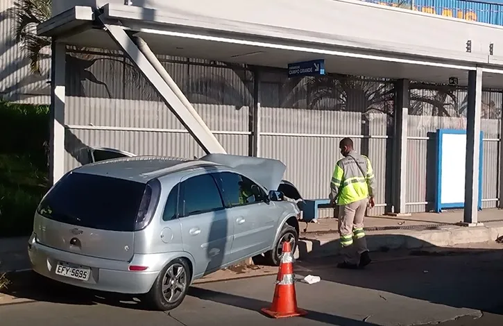 Motorista foi socorrido para um PS