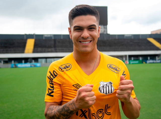 Rodrigo Fernandez foi apresentado pelo Santos em março Ivan Sorti / Santos FC