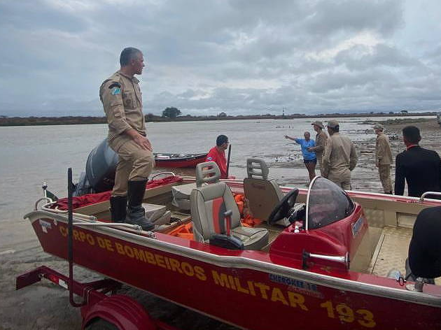 Buscas no Rio Paraguai, MS, após náufrago de barco turístico  Foto: Corpo de Bombeiros MS/ Divulgação